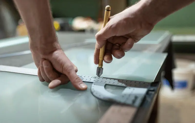 Πώς κόβεται και διαμορφώνεται το Plexiglass